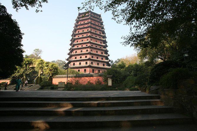 Private Hangzhou Day Tour to West Lake, Lingyin Temple, Tea Village, Old Pagoda - Guide quality, vehicle comfort, and the small details