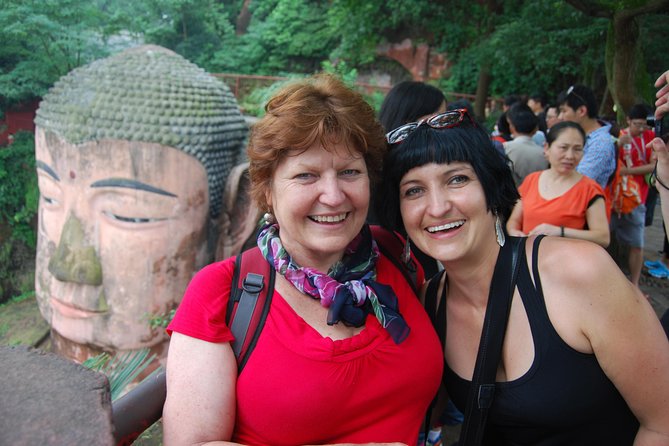 Private Leshan Giant Buddha and Local Food Tasting Trip - Climbing Lingyun Hill to the upper temples