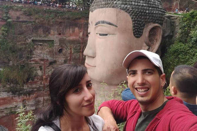 Private Leshan Giant Buddha and Local Food Tasting Trip - A local Leshan lunch, not just a meal break
