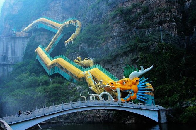 Private Longqingxia Gorge Cruise and Great Wall One Day Tour - Lunch between the major stops