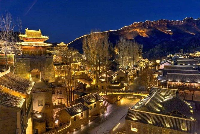 Private Night Tour to Gubei Water Town and Simatai Great Wall with Cable Car - Dinner and the evening pace
