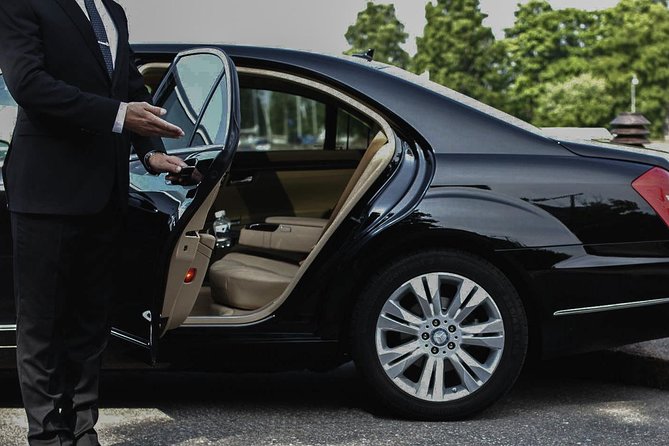 Private Round-Trip Transfer between Airport and Hotel - How reliable and professional is the service?