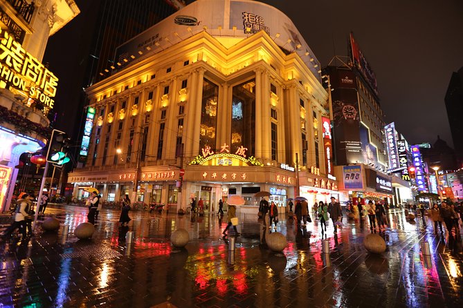 Private Shanghai Evening Street Food Walking and Cruise Tour - Starting near Nanjing Road