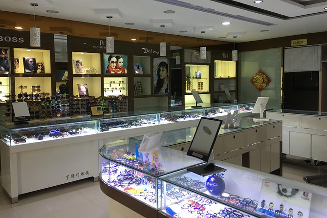 Private Shanghai Shopping Tour with Local Shopping Guru - Key things to know before you book