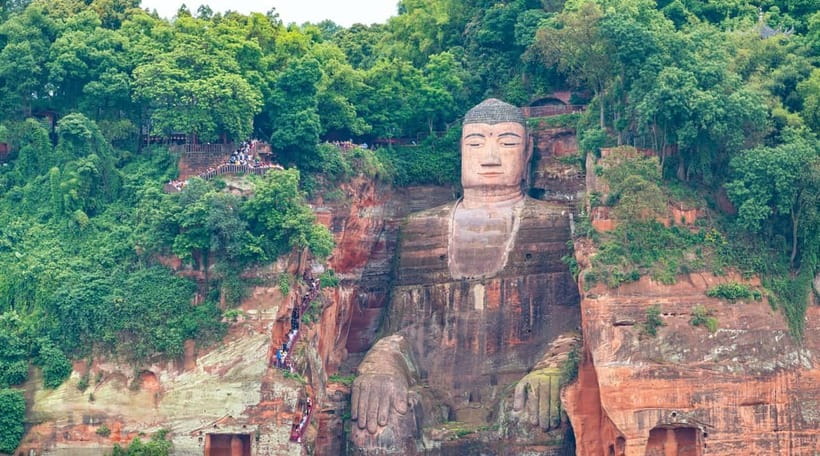 Private Tour: Discovering Pandas & the Majestic Giant Buddha - Lunch and the road to Leshan