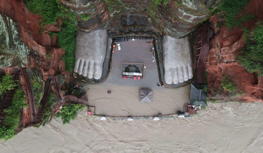 Private Tour to Leshan Giant Buddha & Huanglongxi Old Town - Meeting the Leshan Giant Buddha face to face