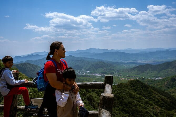 Private Tour to Mutianyu or Jinshanling Great Wall with Options - Jinshanling: more walking, fewer distractions