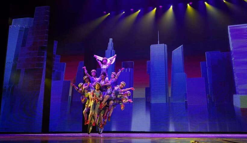 Red Theatre Beijing Acrobatic Show Tickets - Pairing the show with the Temple of Heaven