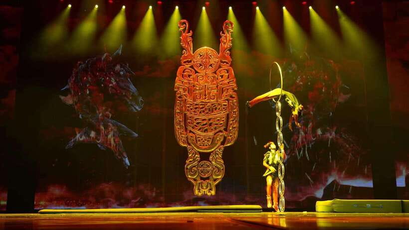 Red Theatre Beijing Acrobatic Show Tickets - A quick stop at Hongqiao Market
