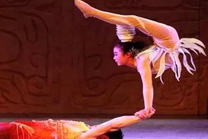Red Theatre Beijing Acrobatics Show Ticket - A close look at the acrobatic acts