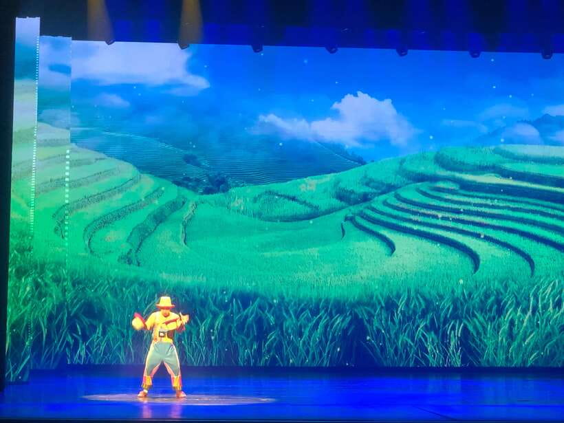 Red Theatre Beijing Acrobatics Show Ticket - Getting there and choosing a transfer