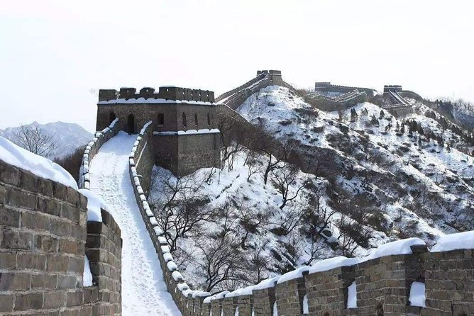 Round-Trip Private Transfer from Your hotel in Beijing to Great wall at Mutianyu - Arriving at the Subway restaurant parking area