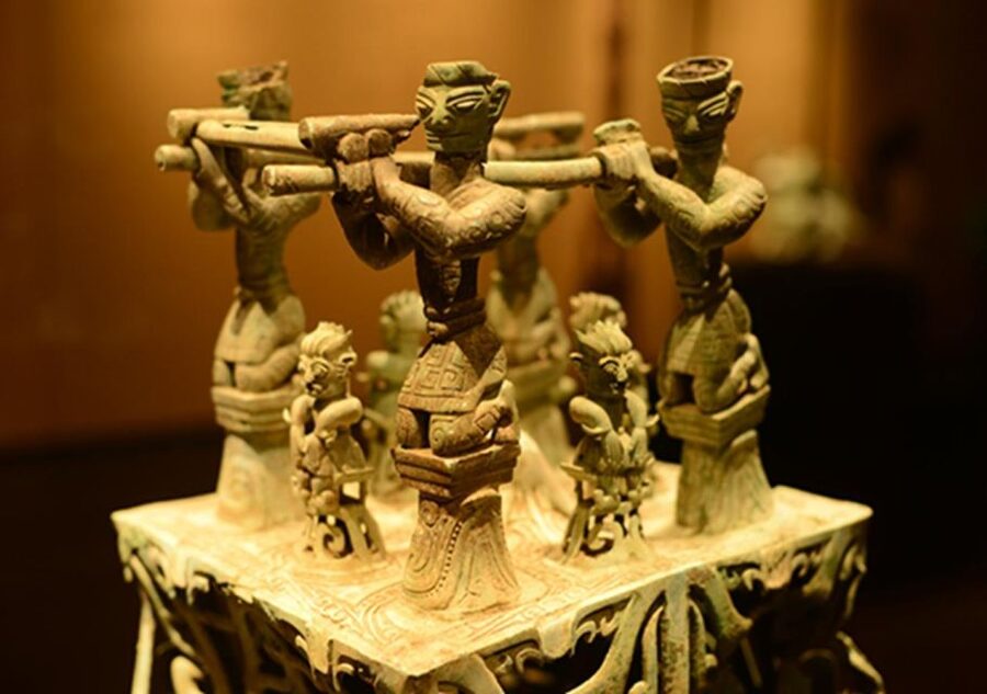 Sanxingdui Museum Small Group Tour with Optional Panda Base - Inside Sanxingdui, with the right objects in focus