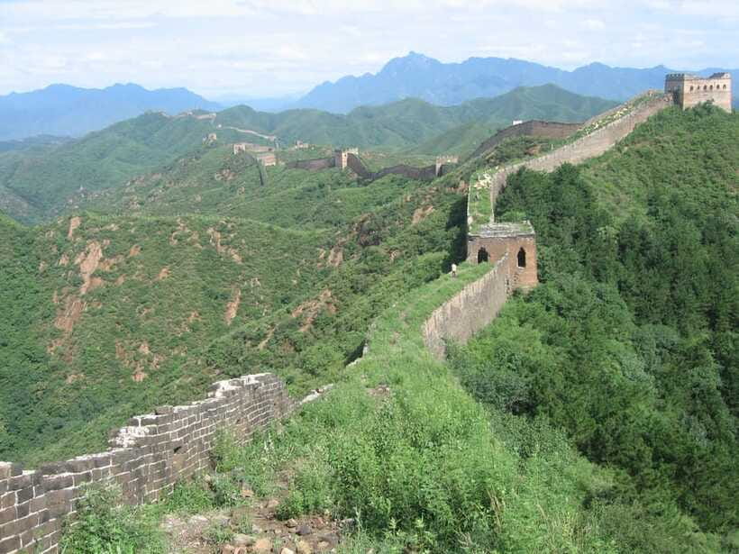Self-guided challenging hiking from Jinshanling to Gubeikou - Dragon Hill and the wild Great Wall
