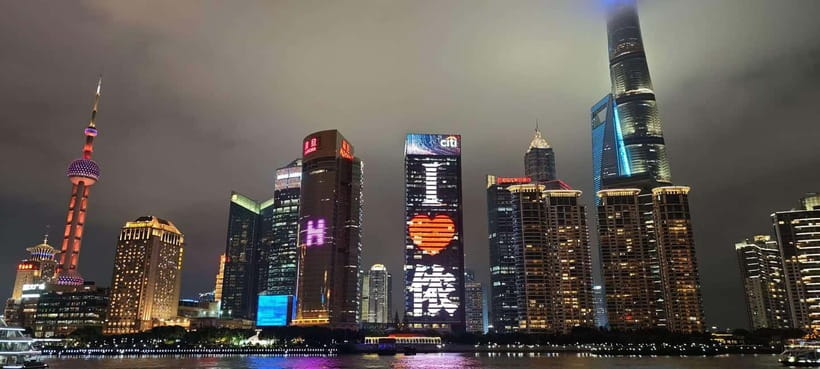 Shanghai: After Dark Dinner and Huangpu River Night Cruise - What the guides add to the evening