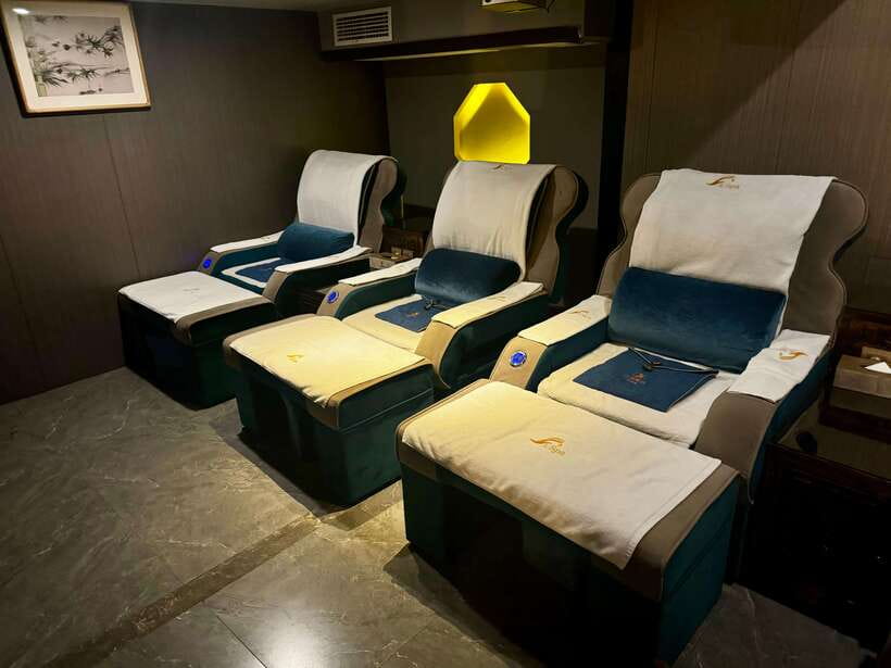 Shanghai:Authentic Chinese Body/Foot Massage, Hair& Head SPA - Cupping and the marks it leaves behind