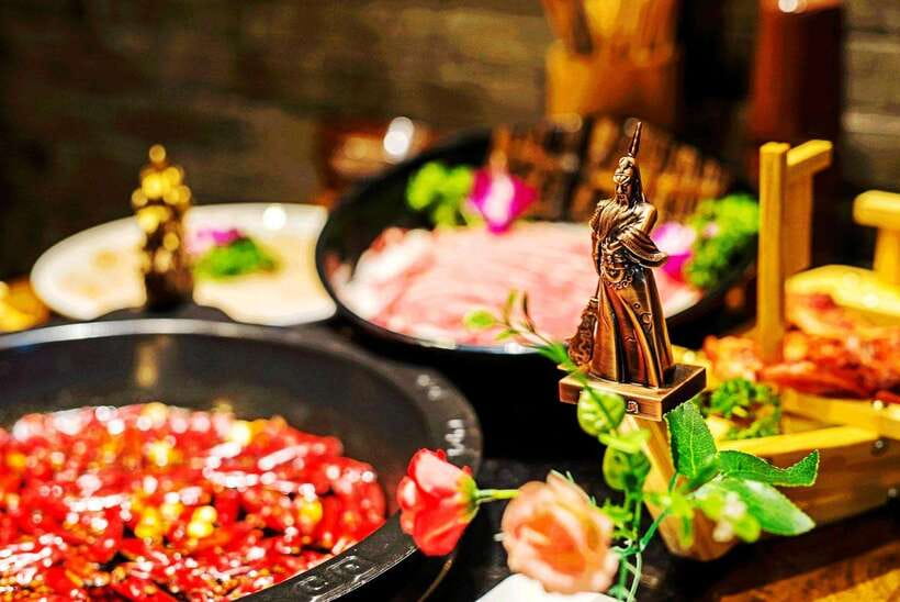 Shanghai By Night: Amazing River Cruise and Hot Pot Dinning - What the VIP Cruise Adds