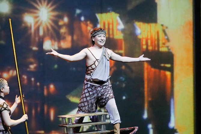 Shanghai Circus World: ERA2 Intersection of Time Acrobatics Show - Arriving at Shanghai Circus World