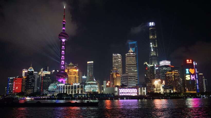 Shanghai Evening Tour: VIP Huangpu River Cruise&City lights - One hour beneath Shanghai’s illuminated skyline