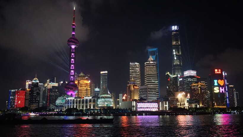 Shanghai Evening Tour: VIP Huangpu River Cruise&City lights - Who should book this Shanghai evening tour?