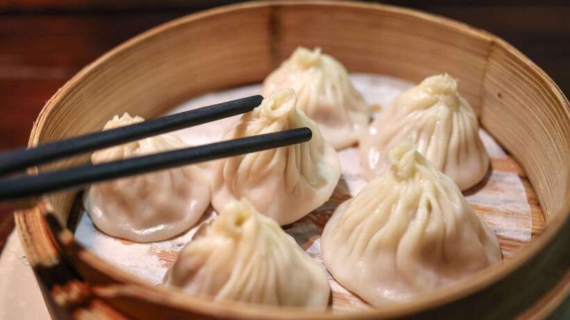 Shanghai: Evening Walking Food Tour - Key points at a glance
