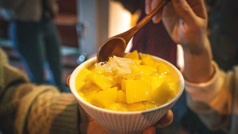 Shanghai: Evening Walking Food Tour - Pork belly and classic Shanghainese cooking