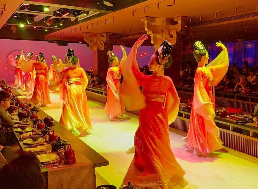 Shanghai Guided Royal Banquet Photo (Incl) with Massage Opt - Costume, hair, and makeup before the meal