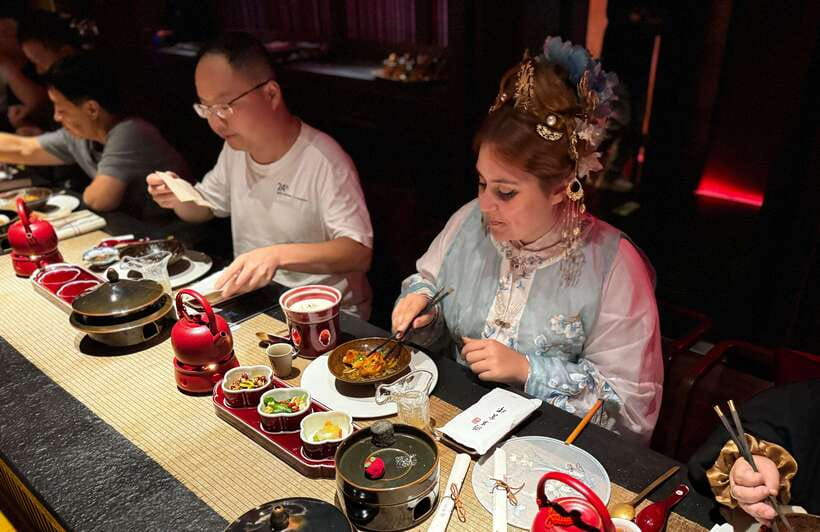 Shanghai Guided Royal Banquet Photo (Incl) with Massage Opt - Adding a traditional Chinese massage