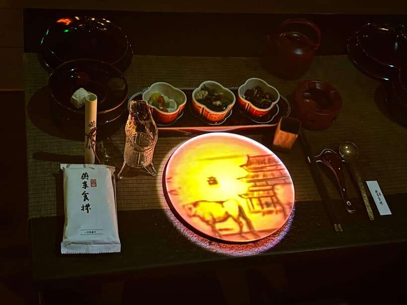 Shanghai Guided Royal Banquet Photo (Incl) with Massage Opt - Why the guide changes the experience