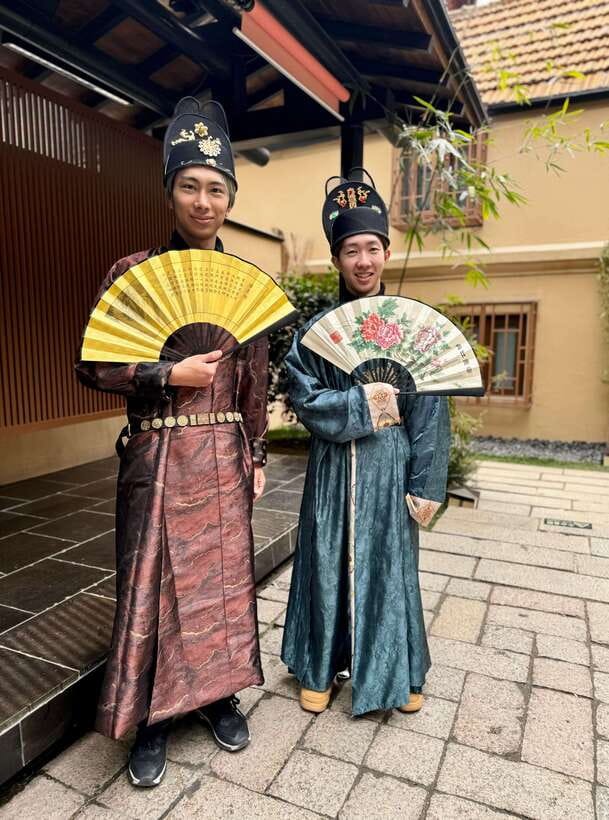 Shanghai Guided Royal Banquet Photo (Incl) with Massage Opt - Arriving at Beijing West Road