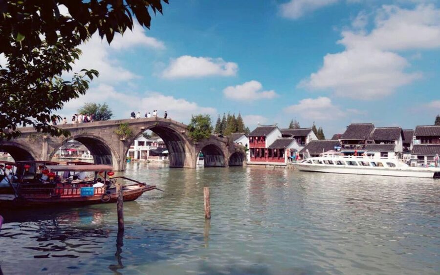 Shanghai Highlights and Zhujiajiao Water Town Private Tour - Why the eight-hour route works