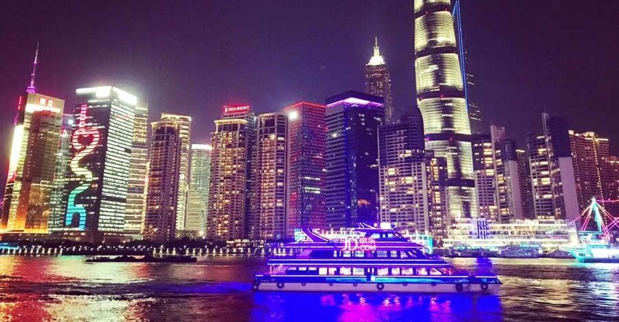 Shanghai in 5 Hours: River Cruise, Shanghai Tower & Dining - Shanghai-Style Lunch: A Useful Midday Pause