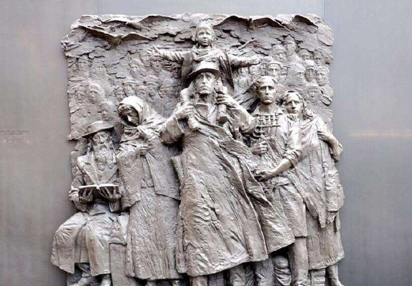 Shanghai: Jewish Ghetto and Shanghai Bund Private Tour - Walking the former refugee neighborhood