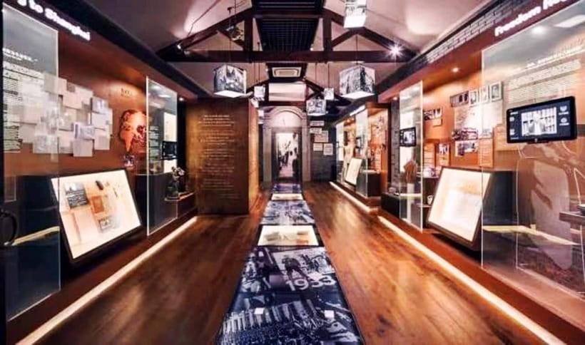 Shanghai: Jewish Ghetto and Shanghai Bund Private Tour - The Peace Hotel and Shanghai’s grand past