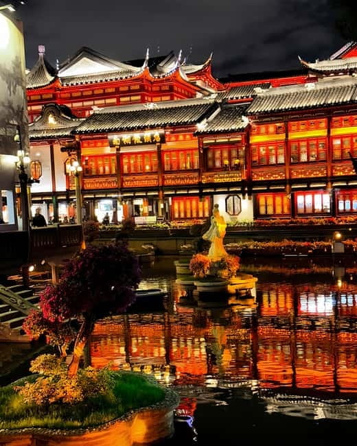 Shanghai: Jing'an Temple, Yu Garden, and Bazaar Private Tour - City God Temple and the bazaar