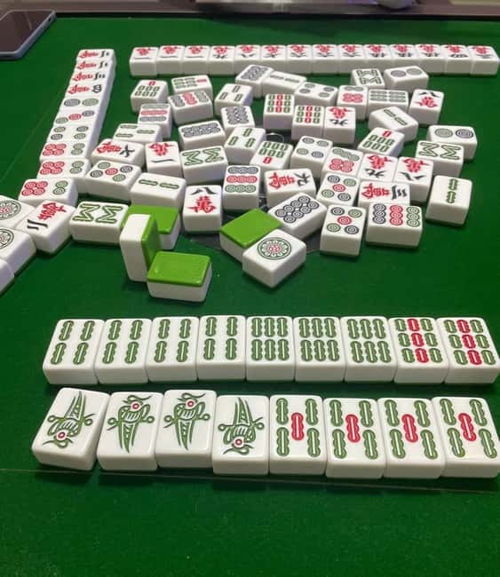 Shanghai Mahjong Experience: Discover Art of Chinese Mahjong - Tea, conversation, and the family role of Mahjong