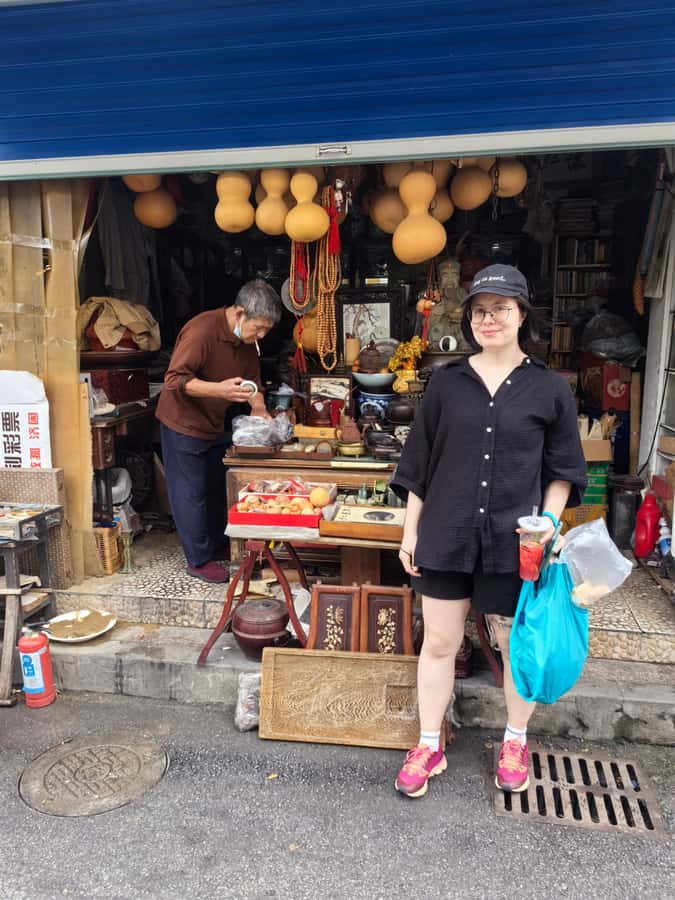 Shanghai Must-See and Foodie Test Bike Tour( Day & Night) - From old alleyways to the city’s grand bridge