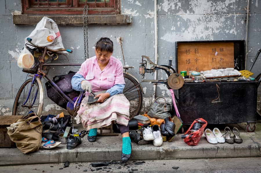 Shanghai Must-See and Foodie Test Bike Tour( Day & Night) - What the guides add to the experience