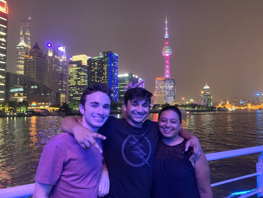 Shanghai: Night River Cruise Tour with Xinjiang Style Dining - What the boat ride is really like