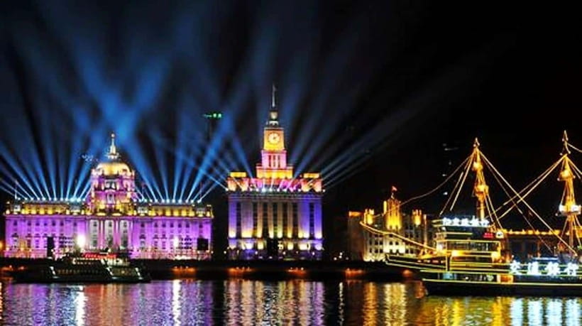 Shanghai Night River Cruise VIP Seat with Authentic Dinner - Why Shanghai by night works so well