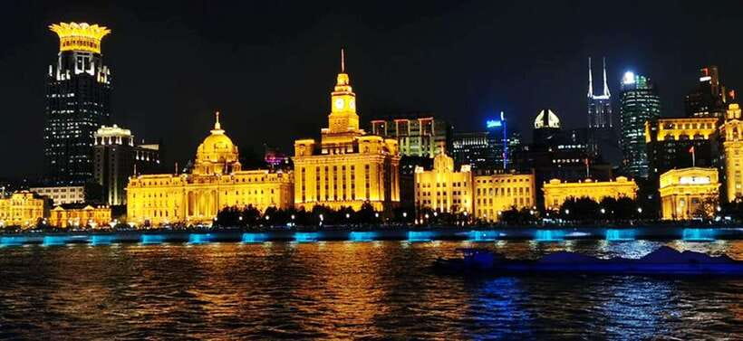 Shanghai Night River Cruise VIP Seat with Authentic Dinner - Boarding the Huangpu River cruise