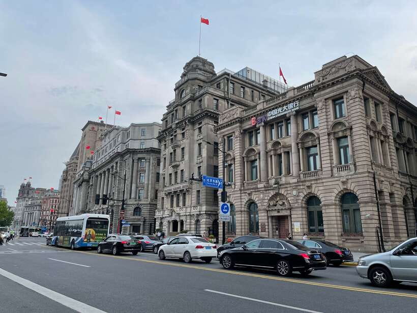 Shanghai: Private Shanghai & Zhujiajiao Tour with Lunch - Yu Garden or Jade Buddha Temple