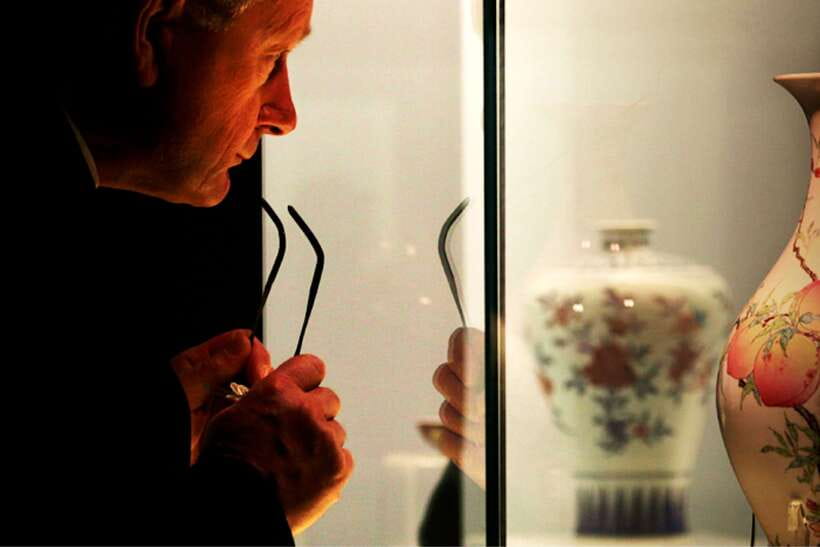 Shanghai: Private Tour of the Shanghai Museum - Meeting your guide at the East Wing