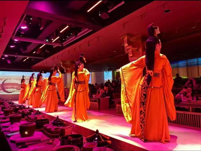 Shanghai: Royal Banquet with Chinese Cultural Performance - Entering a Palace-Style Dining Hall in Shanghai