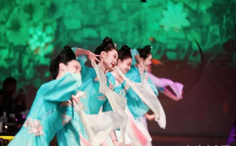 Shanghai: Royal Banquet with Chinese Cultural Performance - Music, Dance, and Scenes from Chinese History