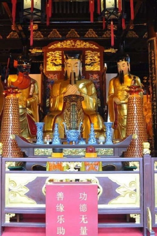 Shanghai: Yu Garden and City God Temple Walking Tour - Key points at a glance