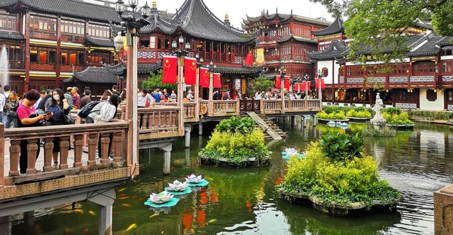 Shanghai: Yu Garden and City God Temple Walking Tour - Why this three-hour walk works in Shanghai