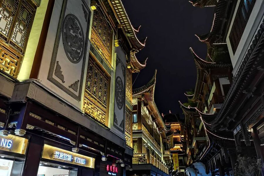 Shanghai: Yu Garden and City God Temple Walking Tour - Meeting point and practical planning