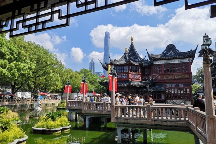 Shanghai: Yu Garden and City God Temple Walking Tour - Entering Yu Garden, Shanghai’s classic private garden