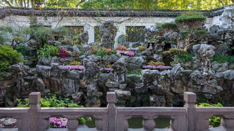 Shanghai: Yu Garden Entry Ticket with PDF Guidebook - Huxinting Teahouse and the garden lakes